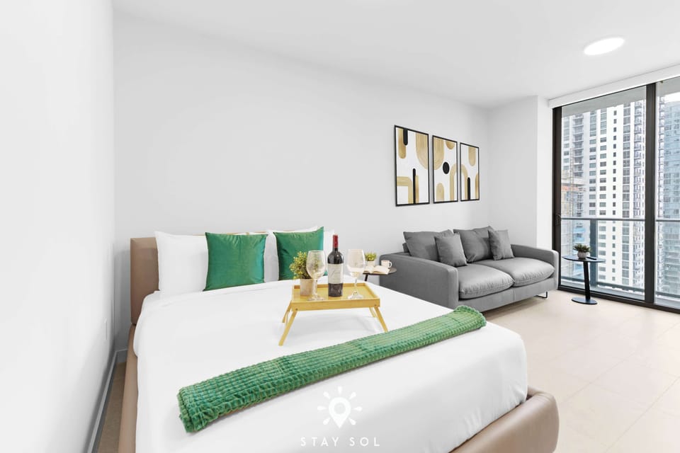 Queen bed - Studio - Open layout 