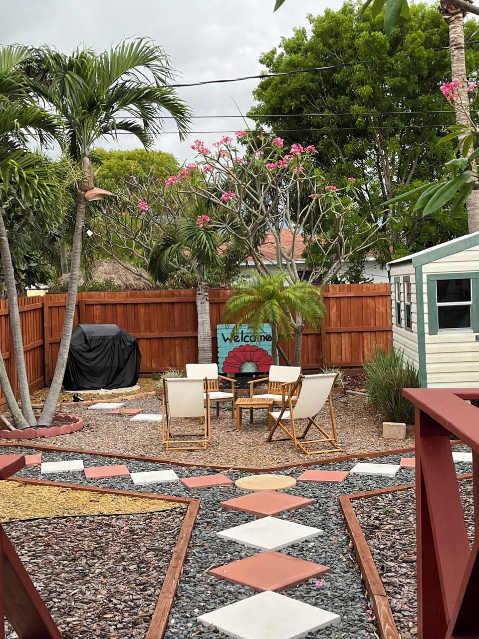 Huge, fully fenced yard for kids and pets