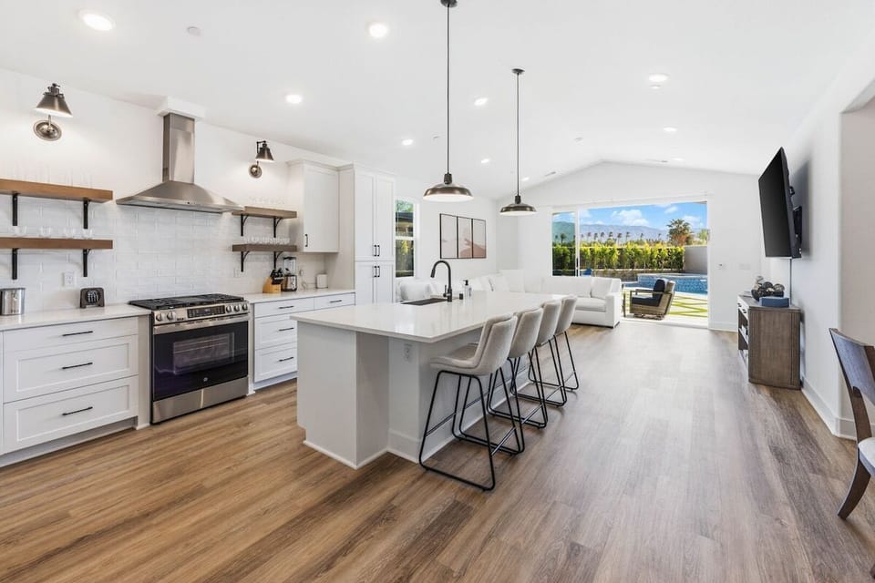 Fully Stocked Kitchen