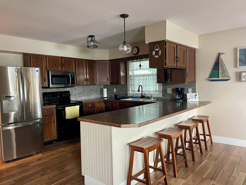 Main floor kitchen and dining area