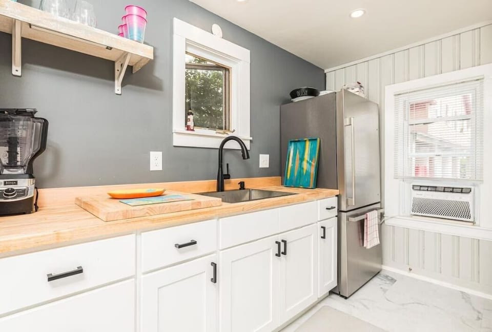Full sized kitchen and fridge. Complete with a blender, coffee maker and toaster