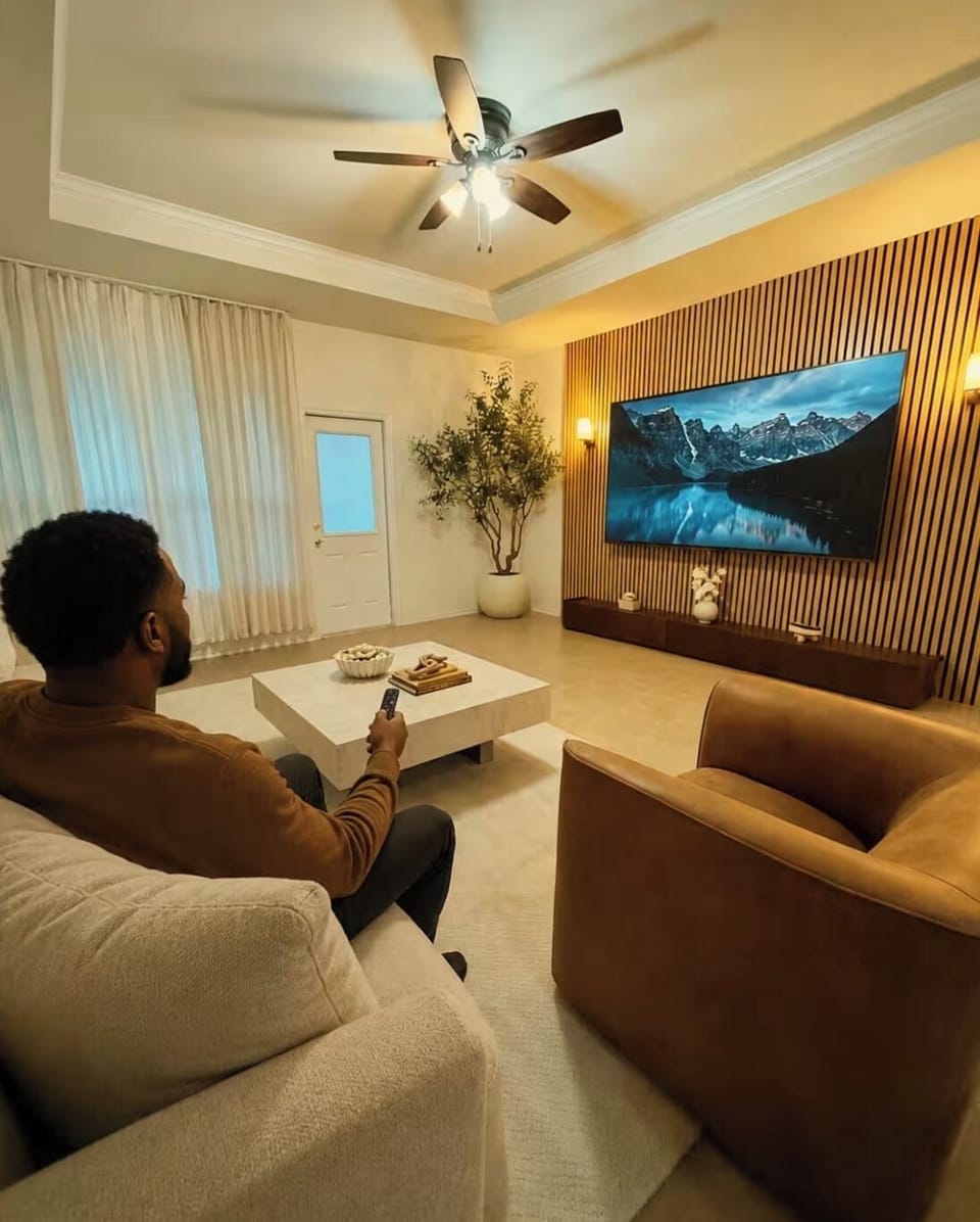 100inch Theater Smart TV