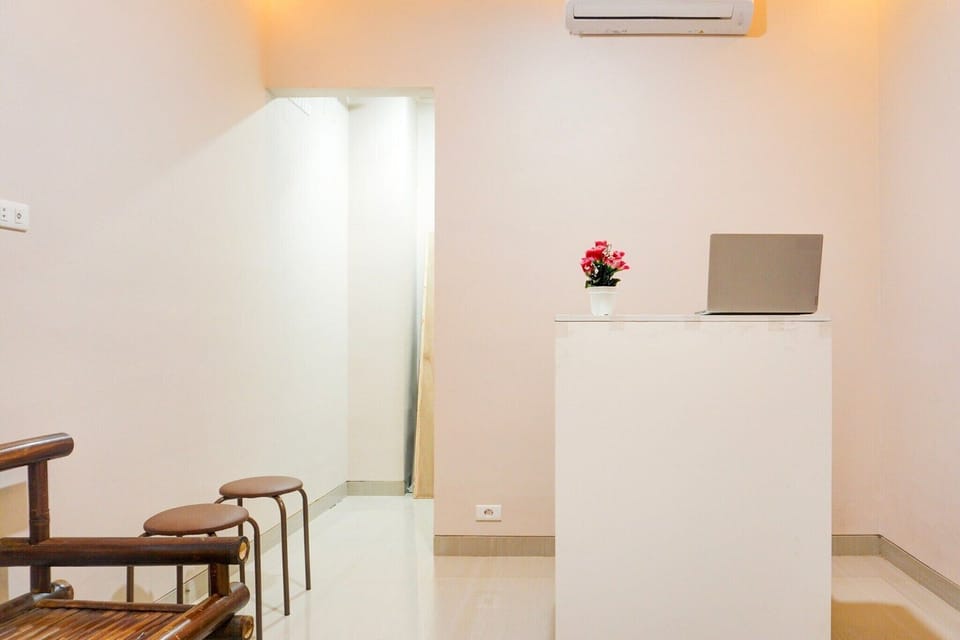 Entrance / Reception