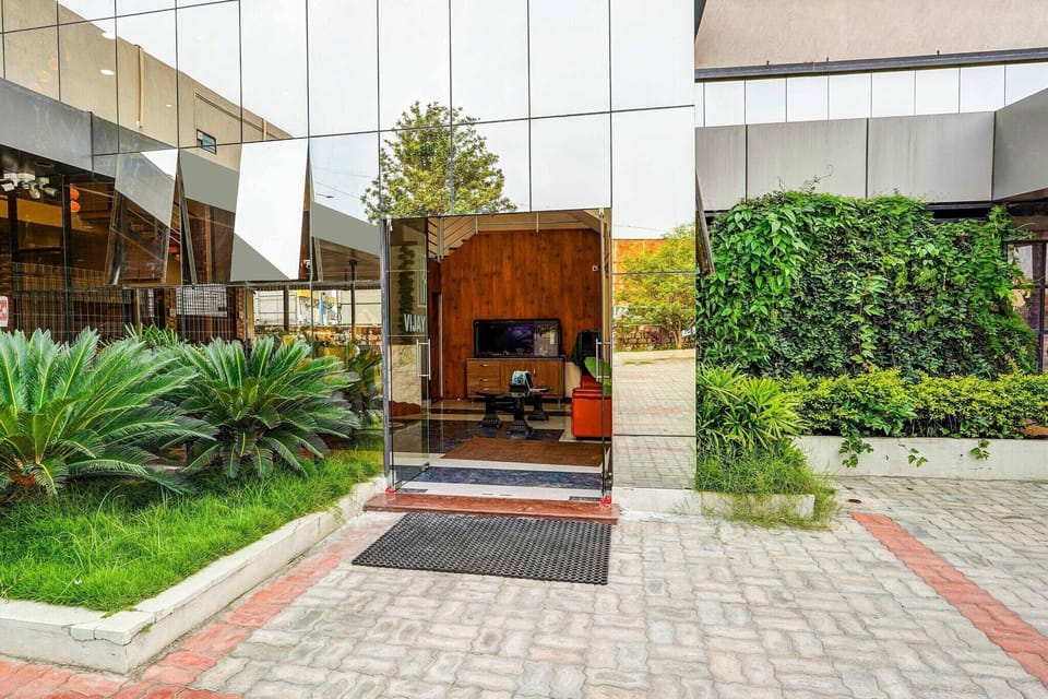 Entrance / Reception