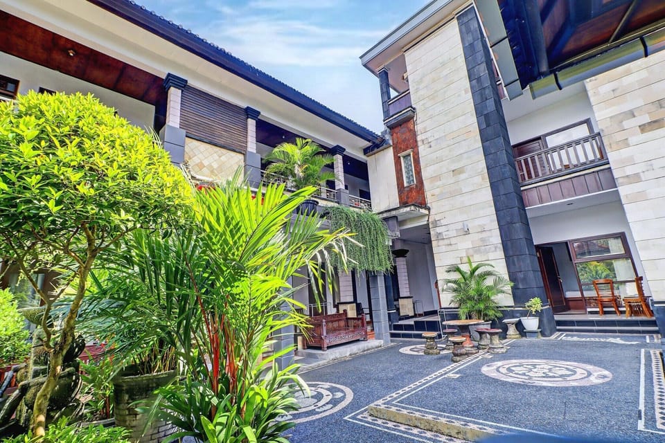 Entrance / Reception