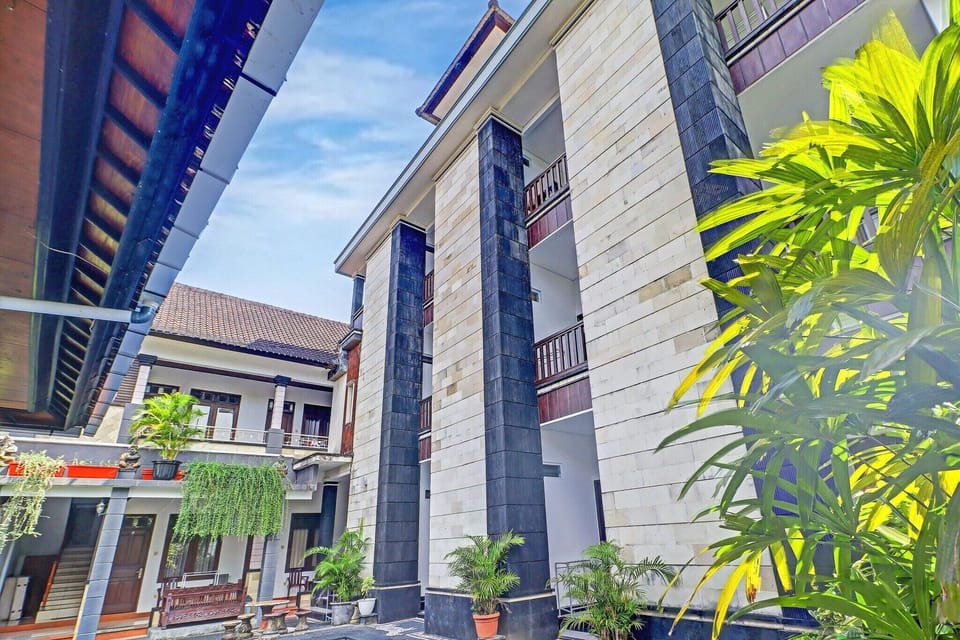 Entrance / Reception