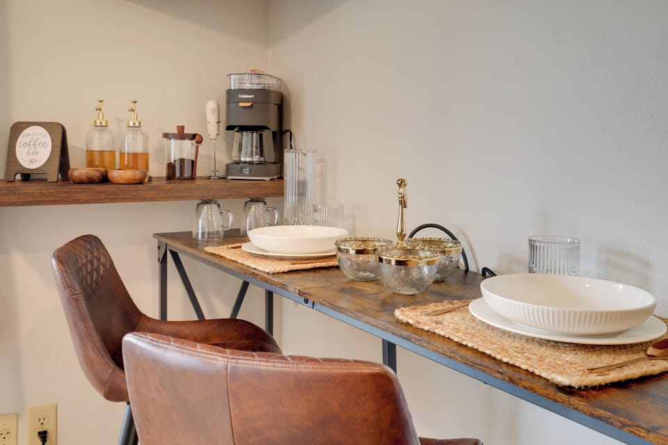 Dining Area | Dishware/Flatware Provided | Smart TV