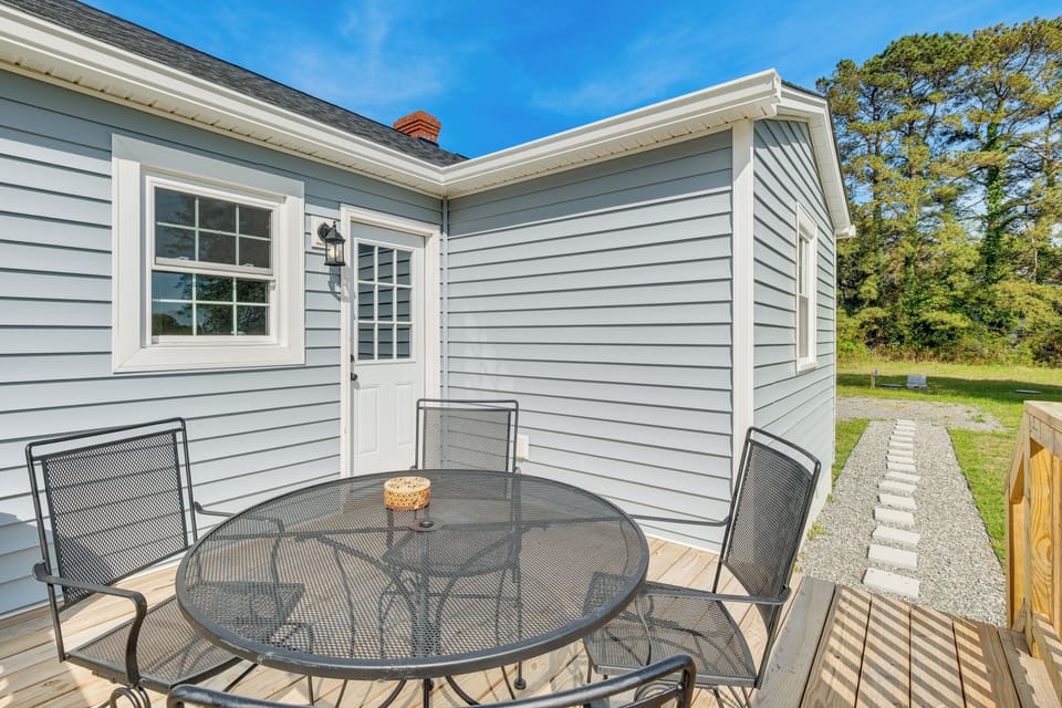 Private Deck w/ Dining Table