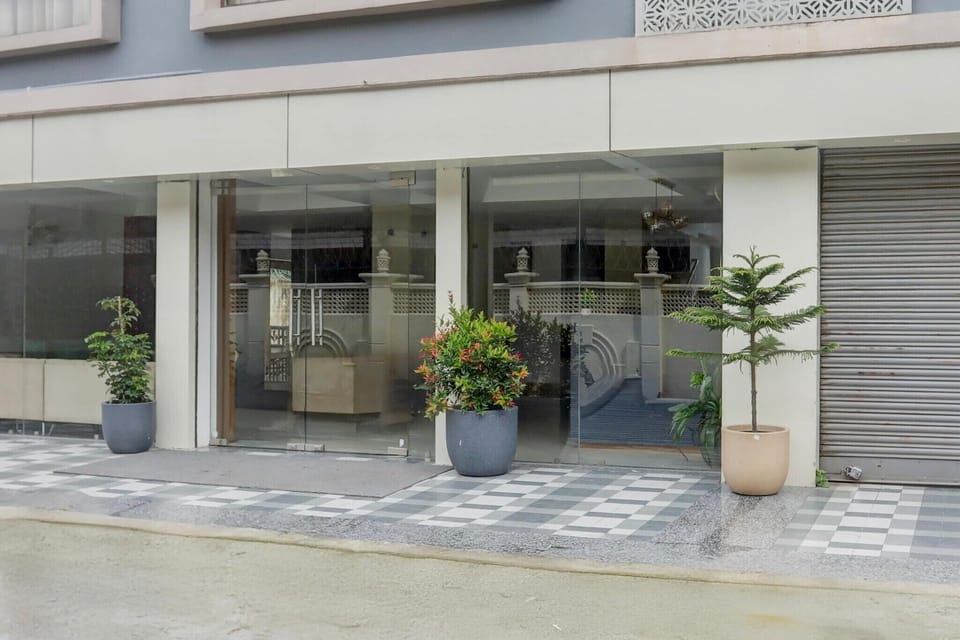 Entrance / Reception