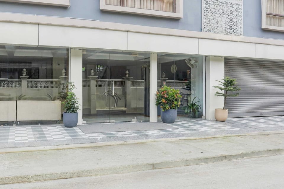 Entrance / Reception