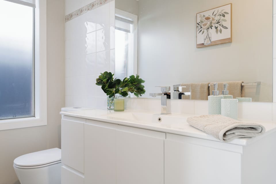 Ensuite bathroom with shower, vanity and toilet