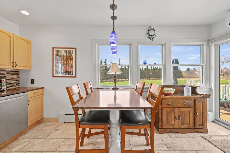 Ideal for everything from morning coffee to celebratory meals.