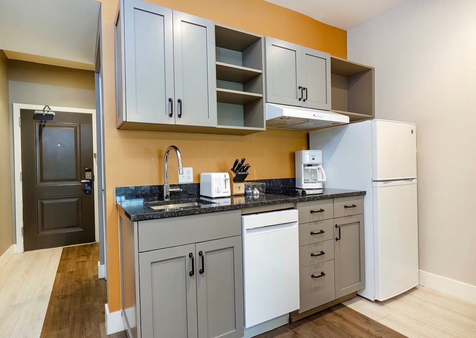 Studio • Kitchenette