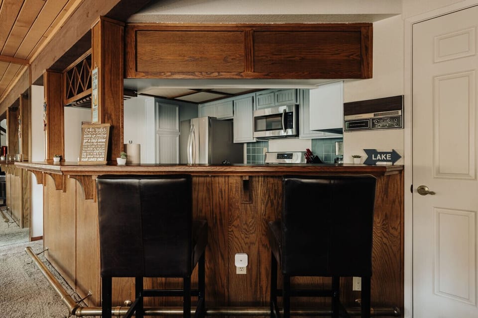 Extra barstool seating