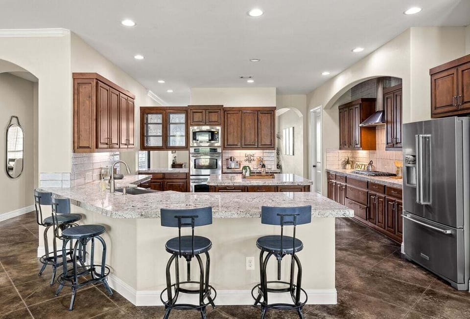 Step into the modern gourmet kitchen¿