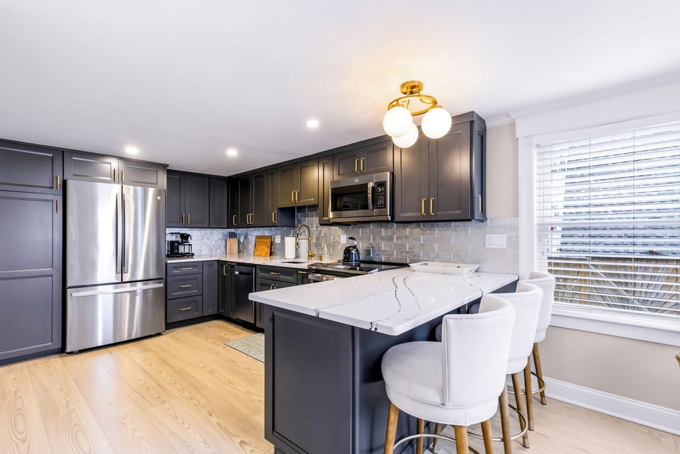 Cook, dine, and feel right at home just steps from the beach.
