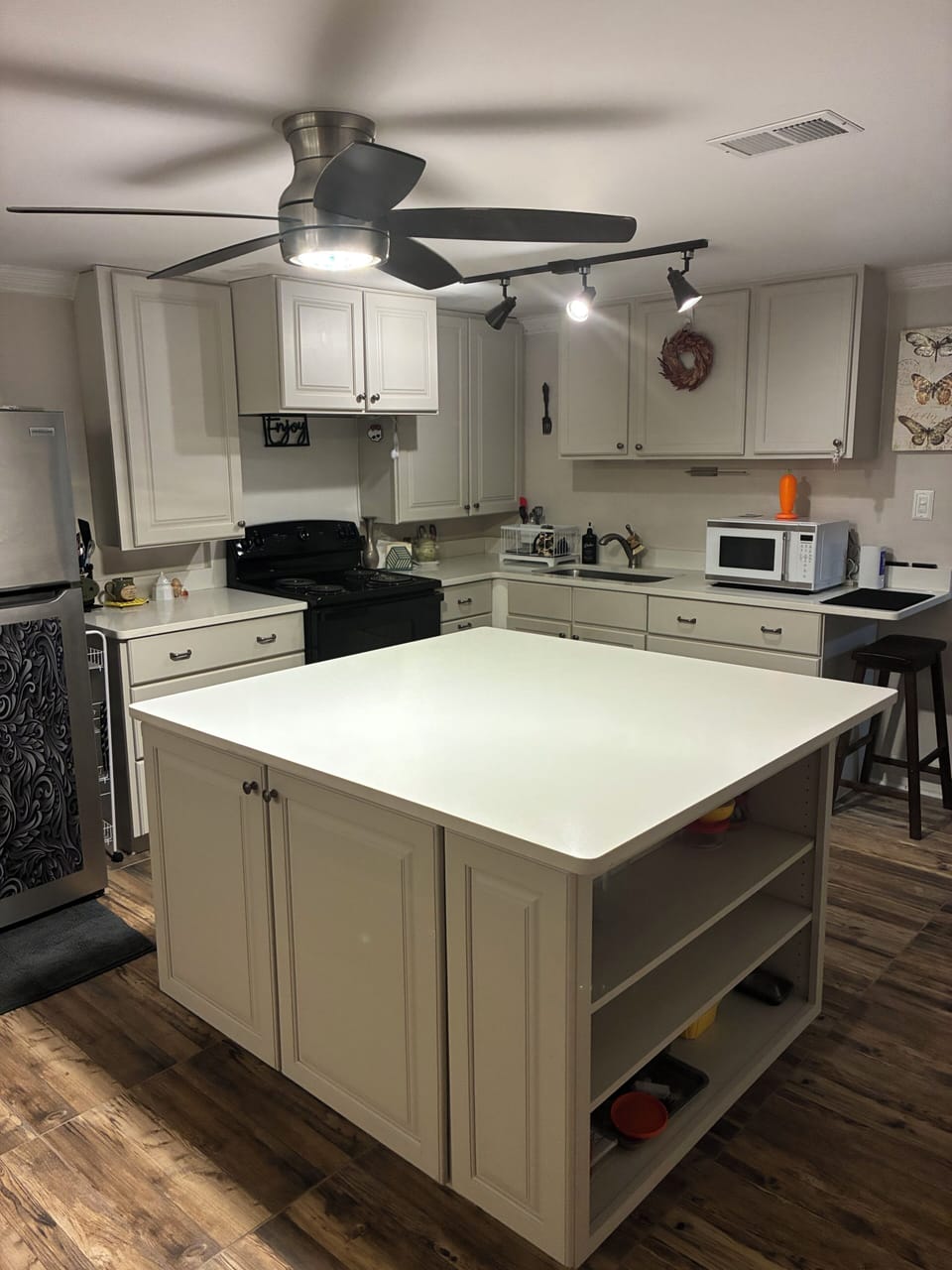 Full Kitchen.