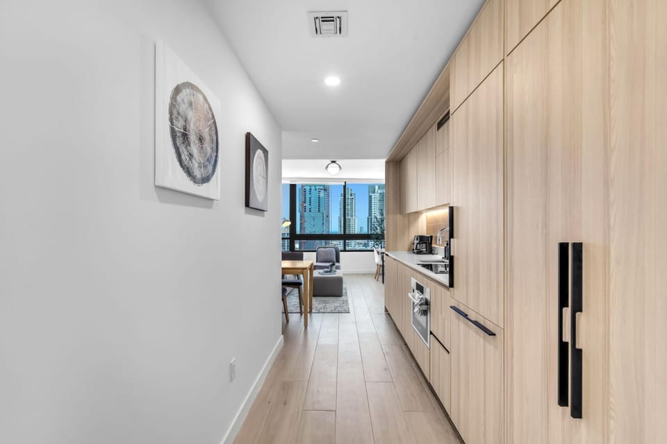 New 35th Floor Downtown+Free Parking (9181)
