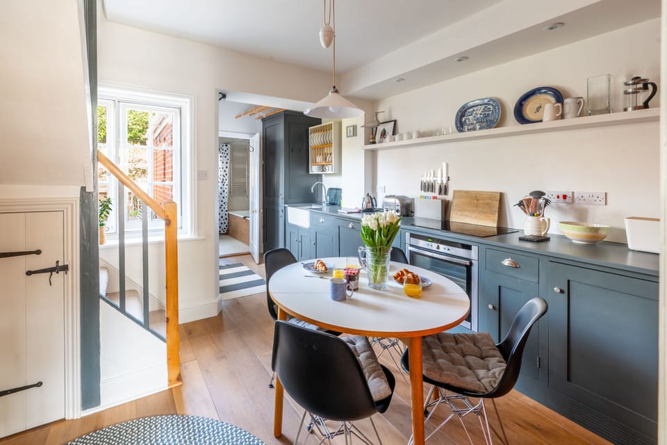 Daphne Cottage, Orford: Meals that turn into memories