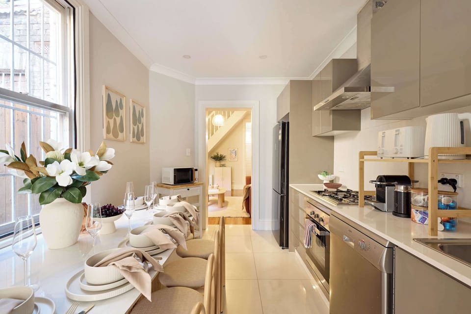 Sleek Modern Kitchen & Integrated Dining Space