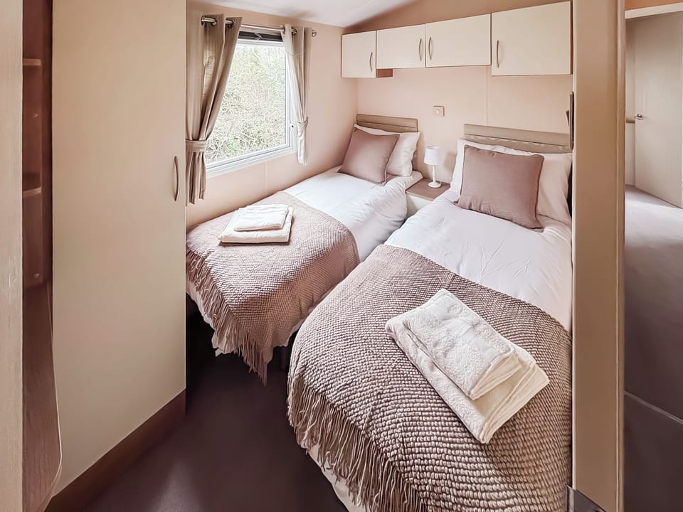 Double bedroom | Tyn Llidiart Static - Glan Yr Afon, Llanfairpwllgwyngyll