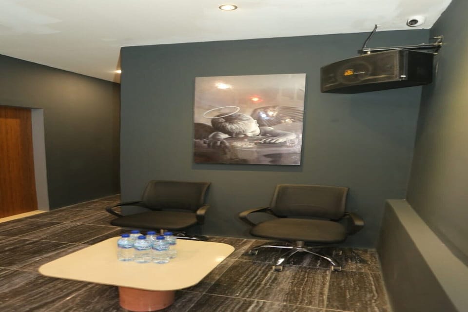 Entrance / Reception