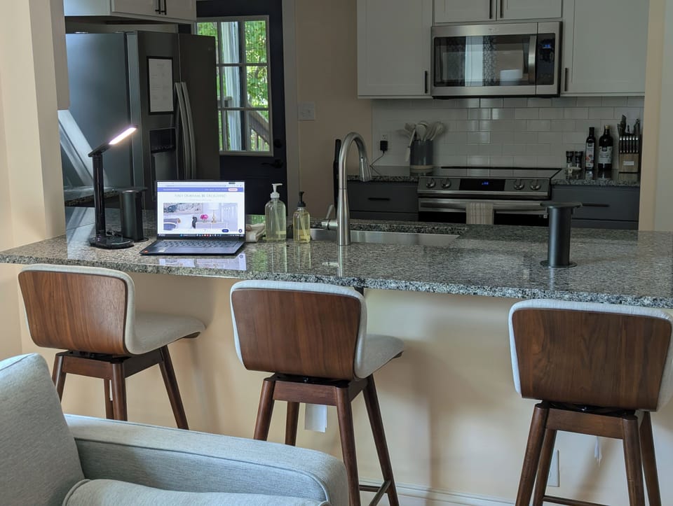 Kitchen counter is ready for werk! 2 pop-up charging stations and task lighting create a second workspace in the house.