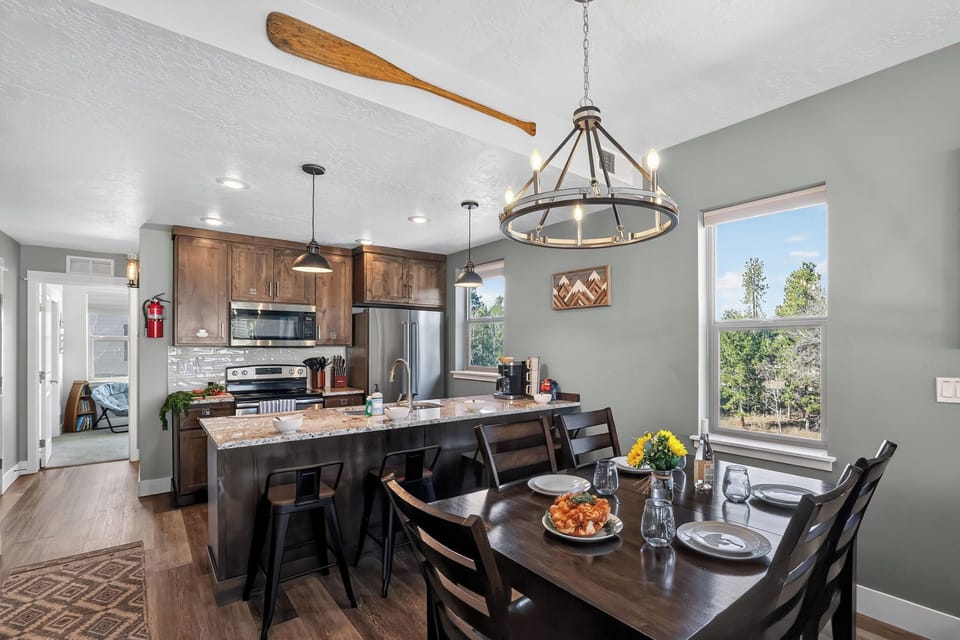 The fully stocked kitchen is ready for big breakfasts before the lifts and easy dinners after the beach.