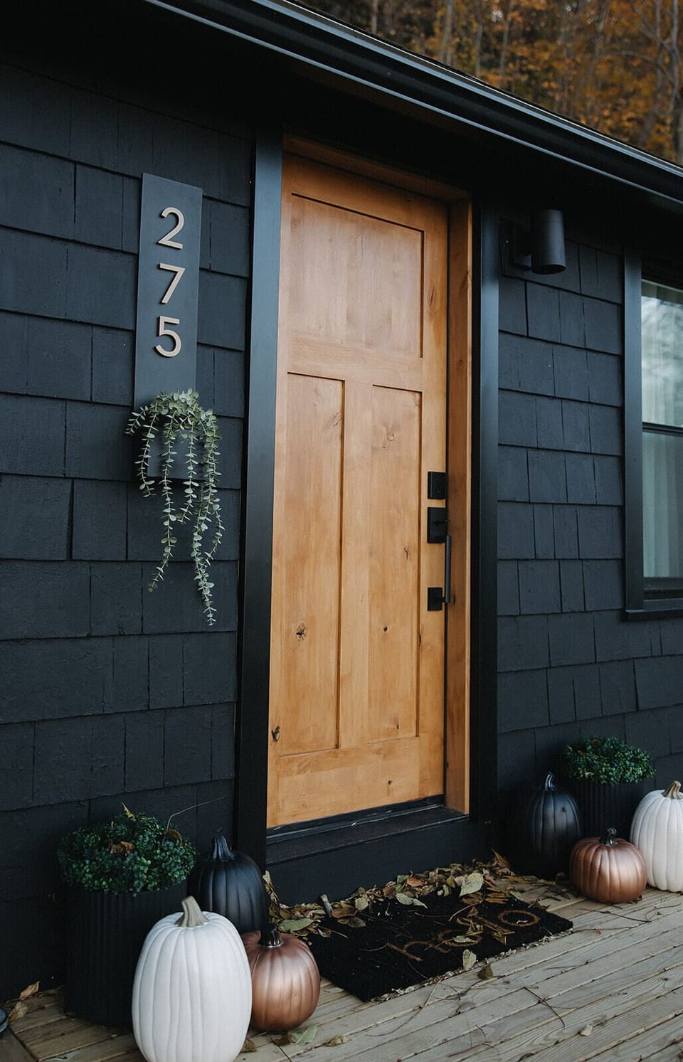 The Waterfall House gets a touch of Halloween décor as we enter the coziest time of year. 