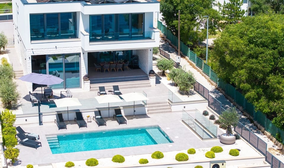 Beachfront Villa Luminara with 4 bedrooms, private pool, sauna

