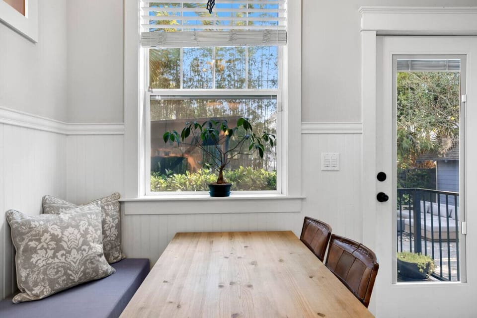 Breakfast nook