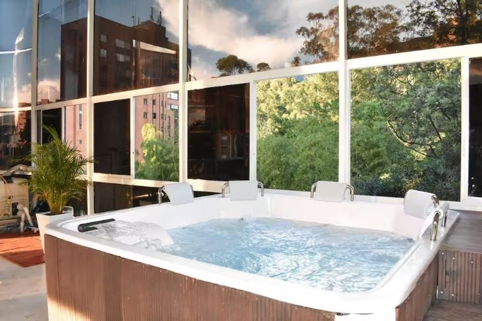 Outdoor spa tub