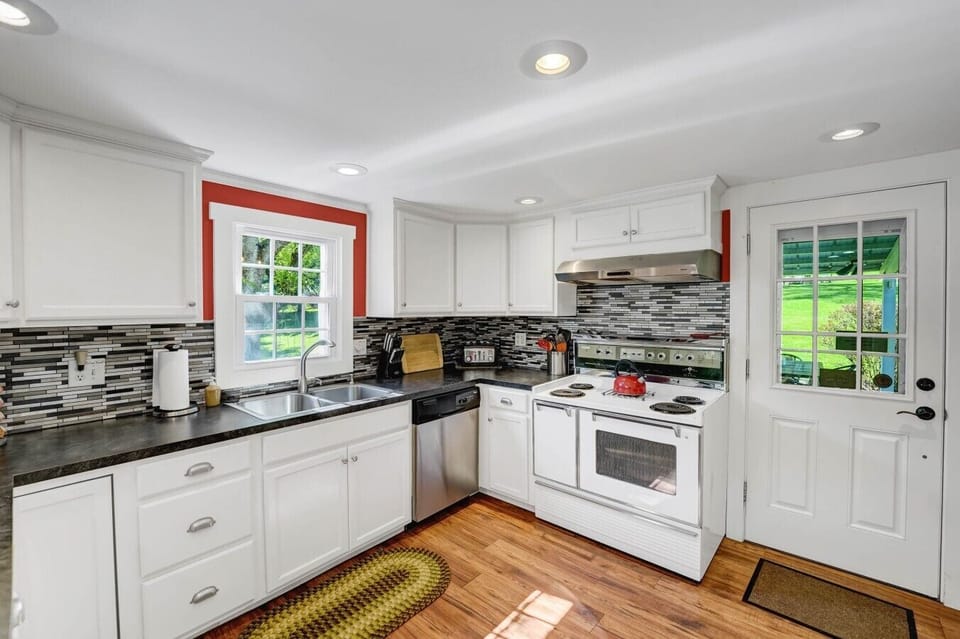 Kitchen | White Electric Range | Stainless Dishwasher & Mosaic Tile Backsplash