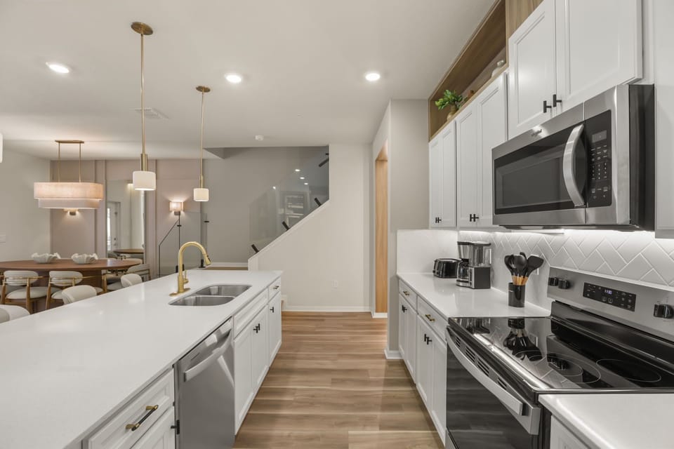 16218 Coastal Cove Lane (9).jpg