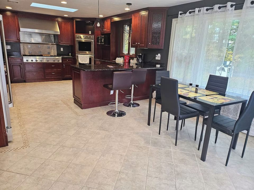 A chef’s dream: Double-size appliances and premium granite countertops