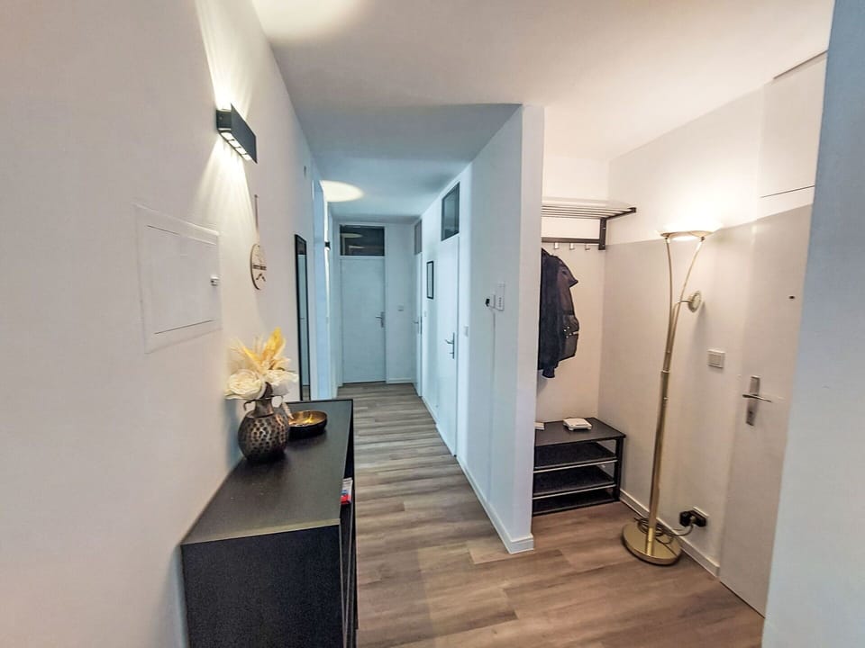Flooring, Floor, Interior Design, Ceiling, Wood Flooring, Lighting, Room, Apartment, Laminate Flooring, Light Fixture