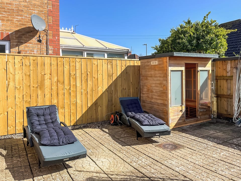 Patio | Lamp Post Cottage 3 - Lamp Post Cottage Holidays, Bridlington