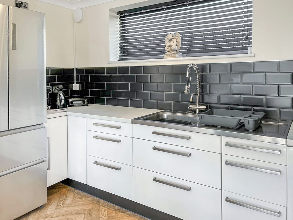 Kitchen | Lamp Post Cottage 3 - Lamp Post Cottage Holidays, Bridlington