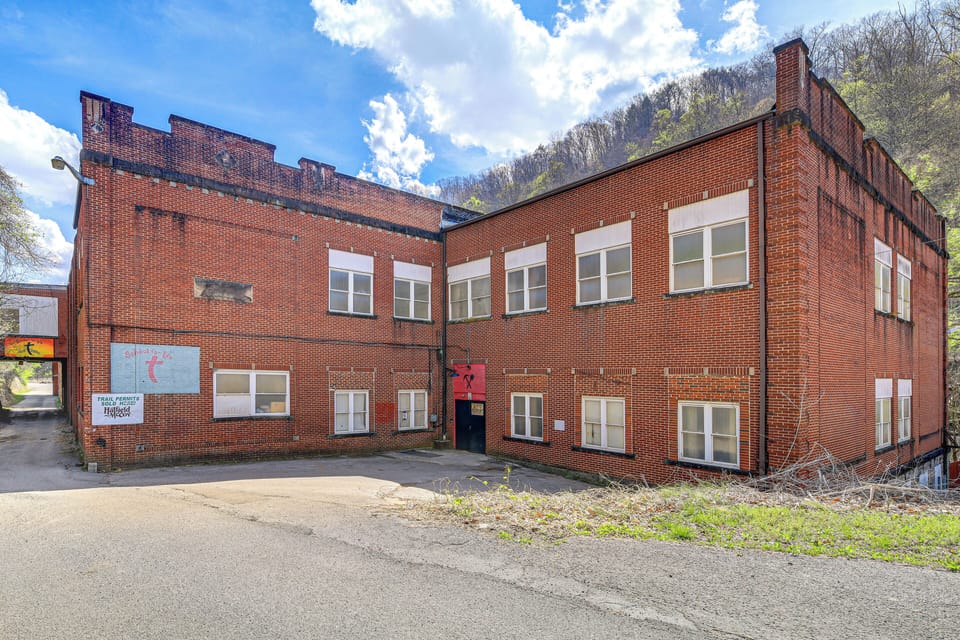 Property Exterior | Open Parking Lot | ATVs & Trailers Allowed