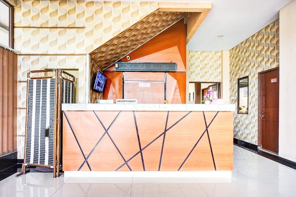 Entrance / Reception