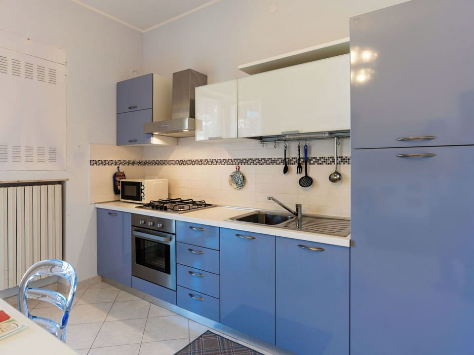 Major Appliance, Kitchen, Kitchen Appliance, Flooring, Kitchen Stove, Countertop, Interior Design, Cabinetry, Stove, Floor