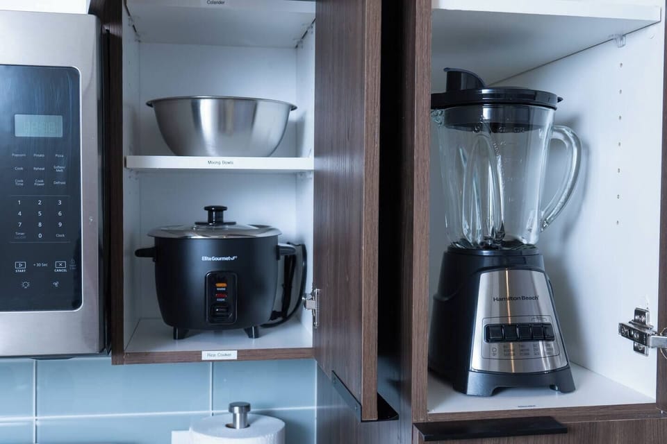 Fully stocked kitchen with all that you need. Pots, pans, bakeware, salt +pepper, and olive oil!!