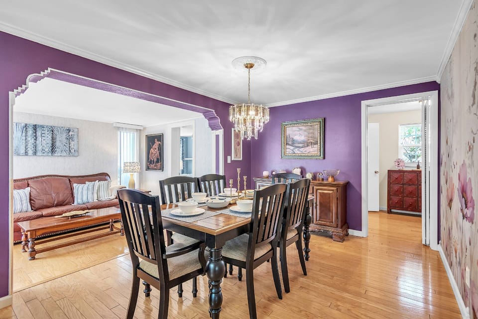 Dining Table with Seating for 6 (2 additional chairs available)