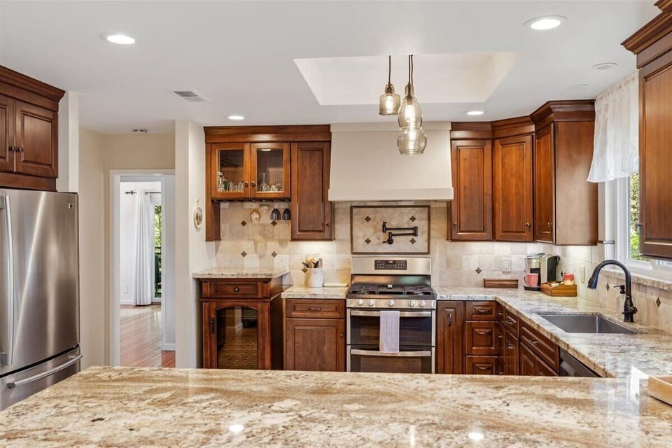 Well-Equipped Kitchen with Lovely Finishes