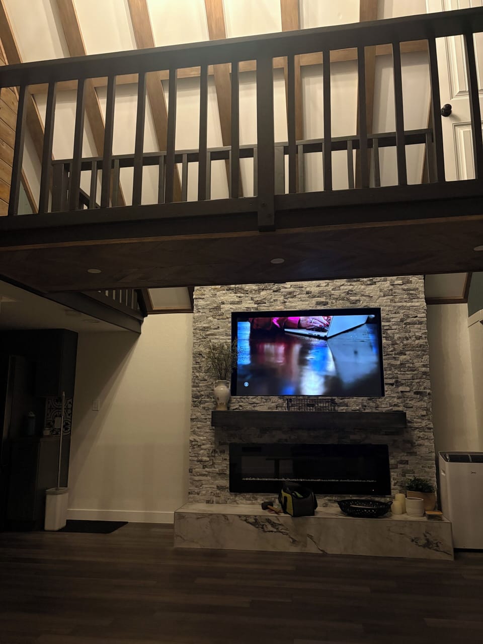 “Catwalk” separates 2 bds upstairs