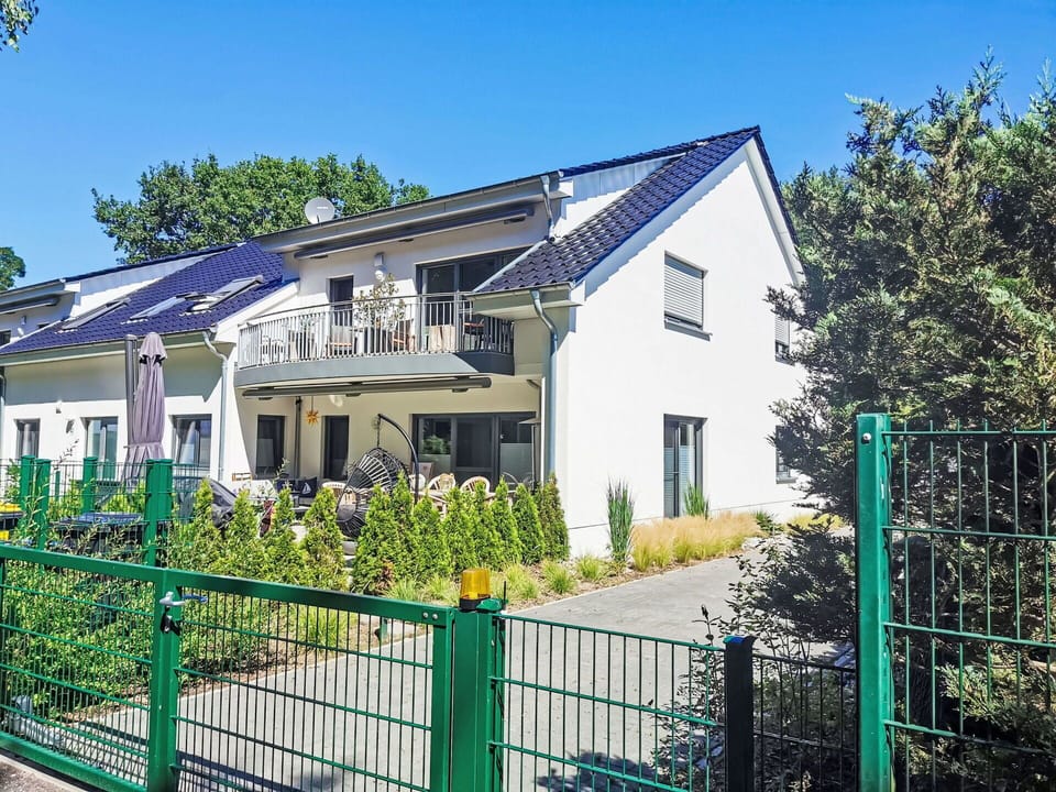 Residential Area, Neighbourhood, House, Home, Fence, Shade, Cottage, Balcony, Home Fencing, Gate
