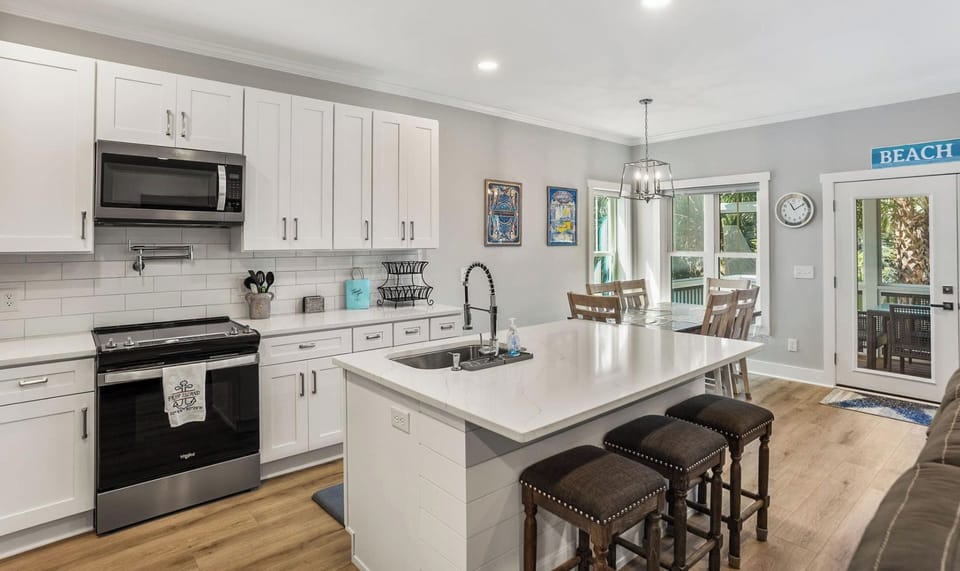 Kitchen with Island Seating