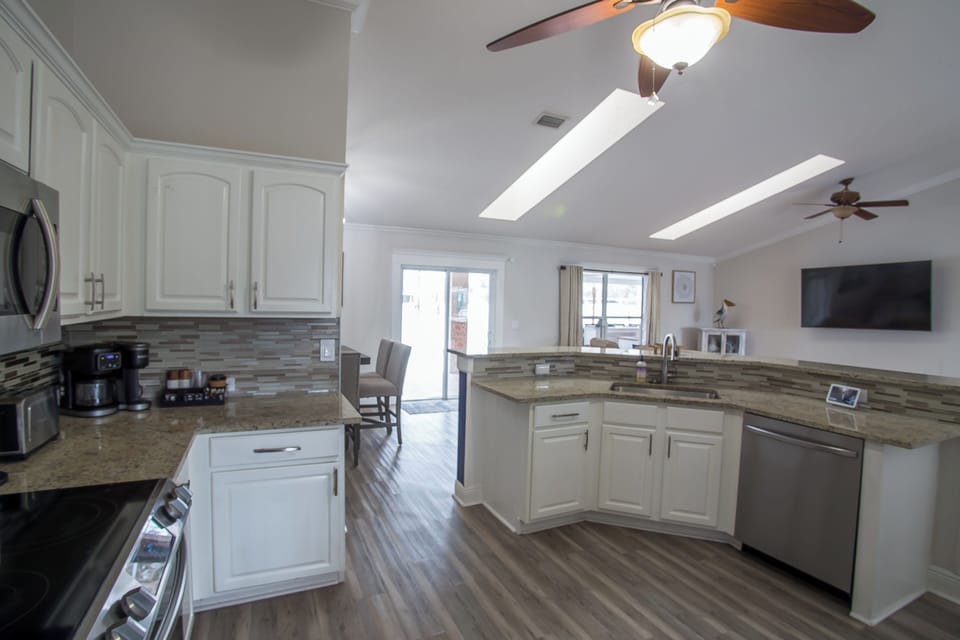 Full kitchen makes it easy to make pool side snacks or a full dinner
