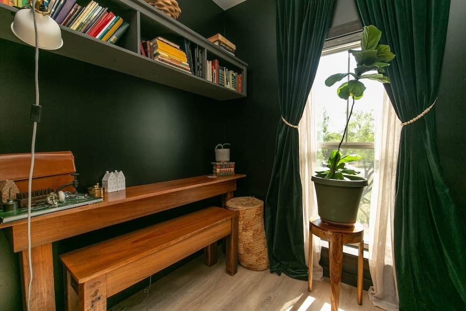 Office nook for you hybrid work days! 