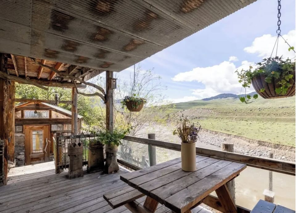Deck with a greenhouse, you can pick fresh veggies for you meals or snacks.